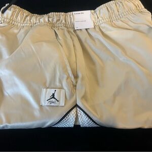 Nike Loose Fit Shorts in Cream